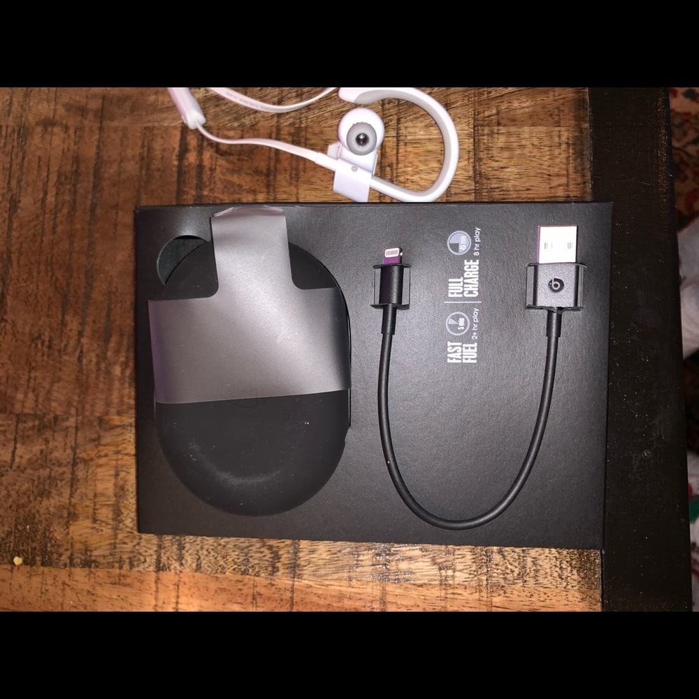 Wireless Beats w/ charger & adjustable ear pieces - Picture 3 of 4